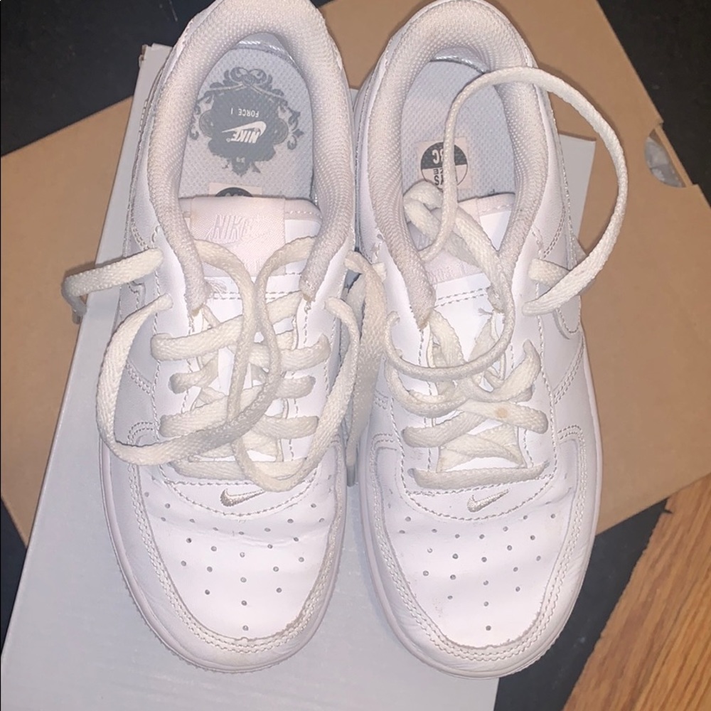 Gym shoes